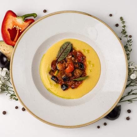 Полента болоньєзе з капонатою